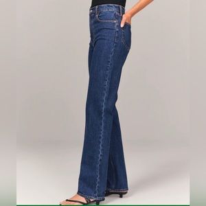 Abercrombie Ultra High Rise 90s Straight Jean